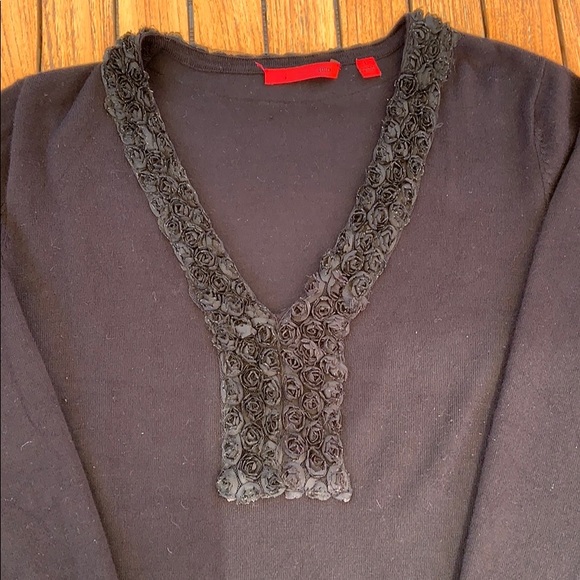 Black Light Knit Top embellished with Roses - Picture 2 of 6